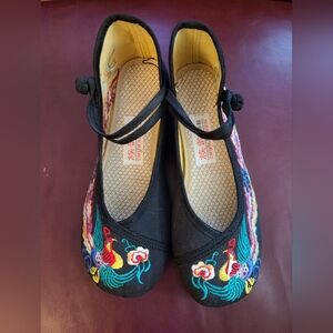 Black Embroidered Mary Jane Flats with Floral Design - Women's Size 6.